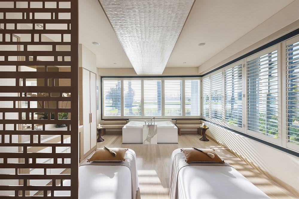 Hotel Crown Metropol Perth Exteriér fotografie The interior of a treatment room at the spa